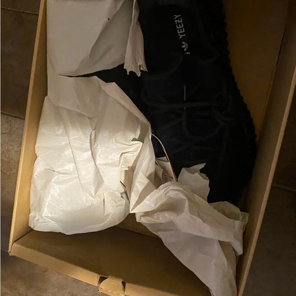 Adidas Yeezy Boost 350 V2 Black Red - Picture 4 of 6
